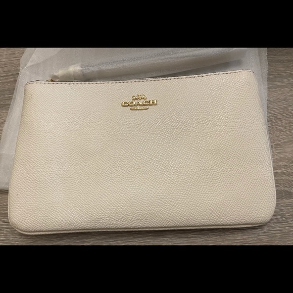 Large Wristlet in Crossgrain leather - Picture 3 of 5